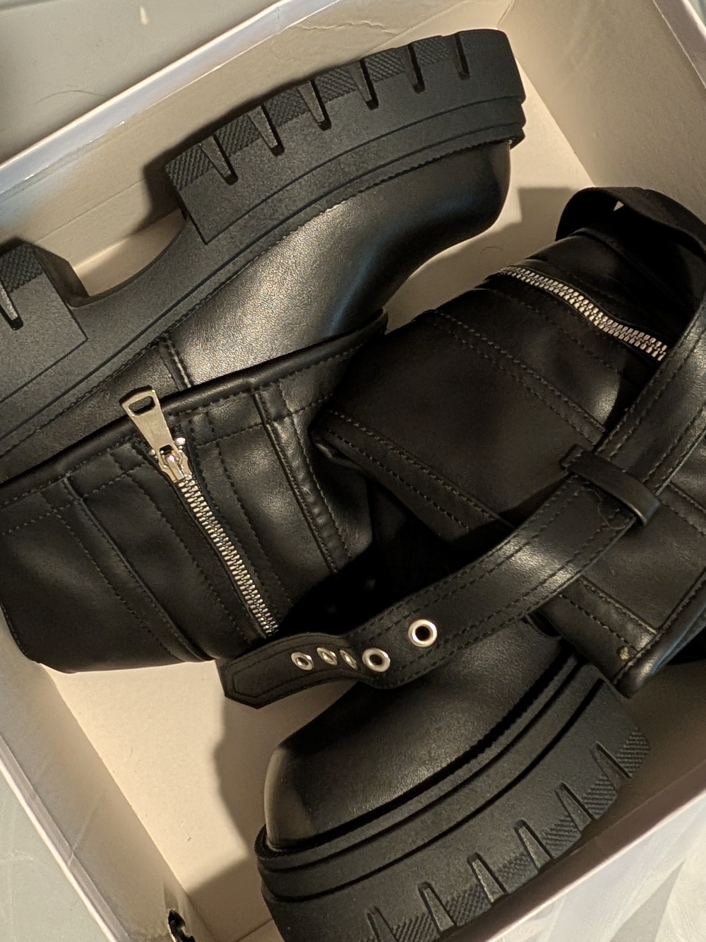 Black Chunky Platform Ankle Asylum Boots with Zipper & Buckle new In Box - Picture 5 of 5
